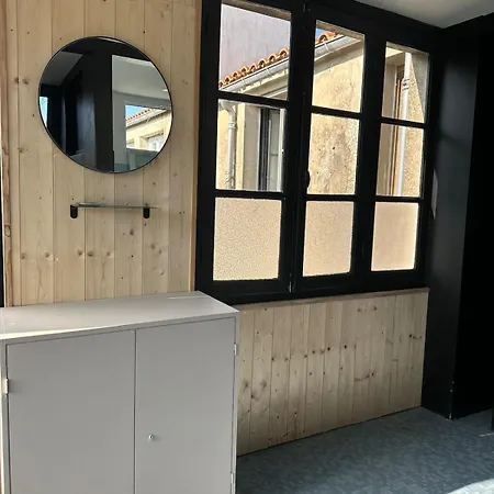 Hébergement de vacances Ancienne Colonie Dans Le Centre De St Denis D'oleron Saint-Denis-dʼOléron