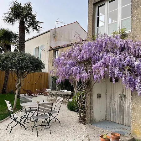 Ancienne Colonie Dans Le Centre De St Denis D'oleron Hébergement de vacances Saint-Denis-dʼOléron