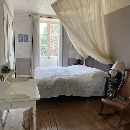 Ancienne Colonie Dans Le Centre De St Denis D'oleron * Saint-Denis-dʼOléron