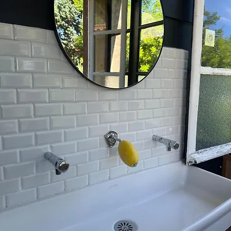 Ancienne Colonie Dans Le Centre De St Denis D'oleron *