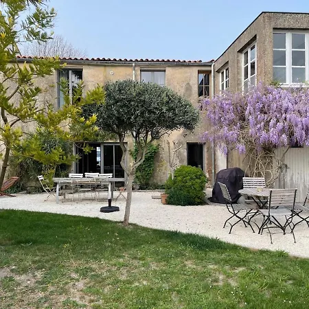 Ancienne Colonie Dans Le Centre De St Denis D'oleron * Saint-Denis-dʼOléron