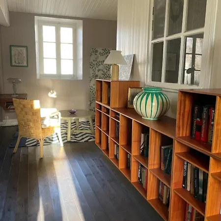 Ancienne Colonie Dans Le Centre De St Denis D'oleron * Saint-Denis-dʼOléron