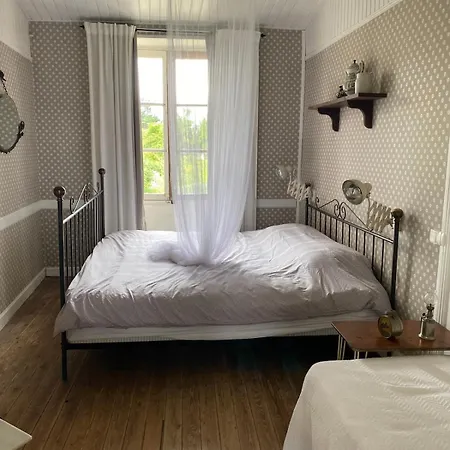 Ancienne Colonie Dans Le Centre De St Denis D'oleron