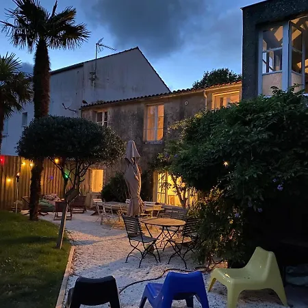 Ancienne Colonie Dans Le Centre De St Denis D'oleron * Saint-Denis-dʼOléron